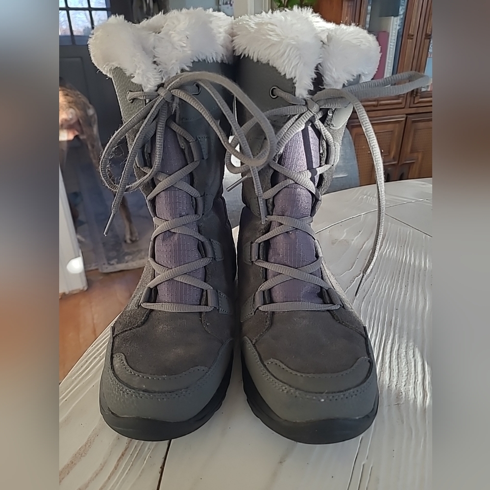 Women's Gray Columbia Ice Maiden II, size 7.5, GUC